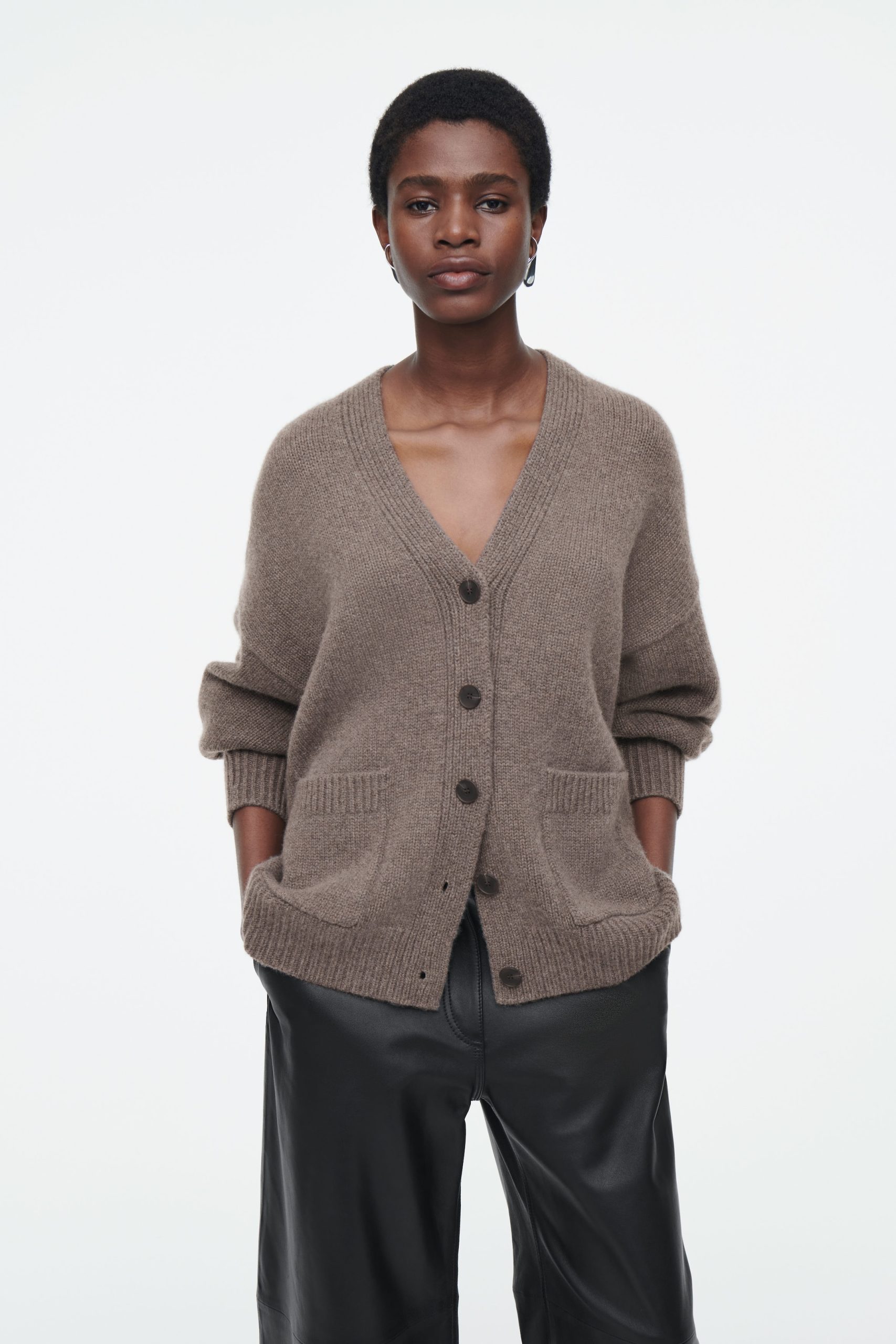cardigan-cos-802oqw-1.jpg