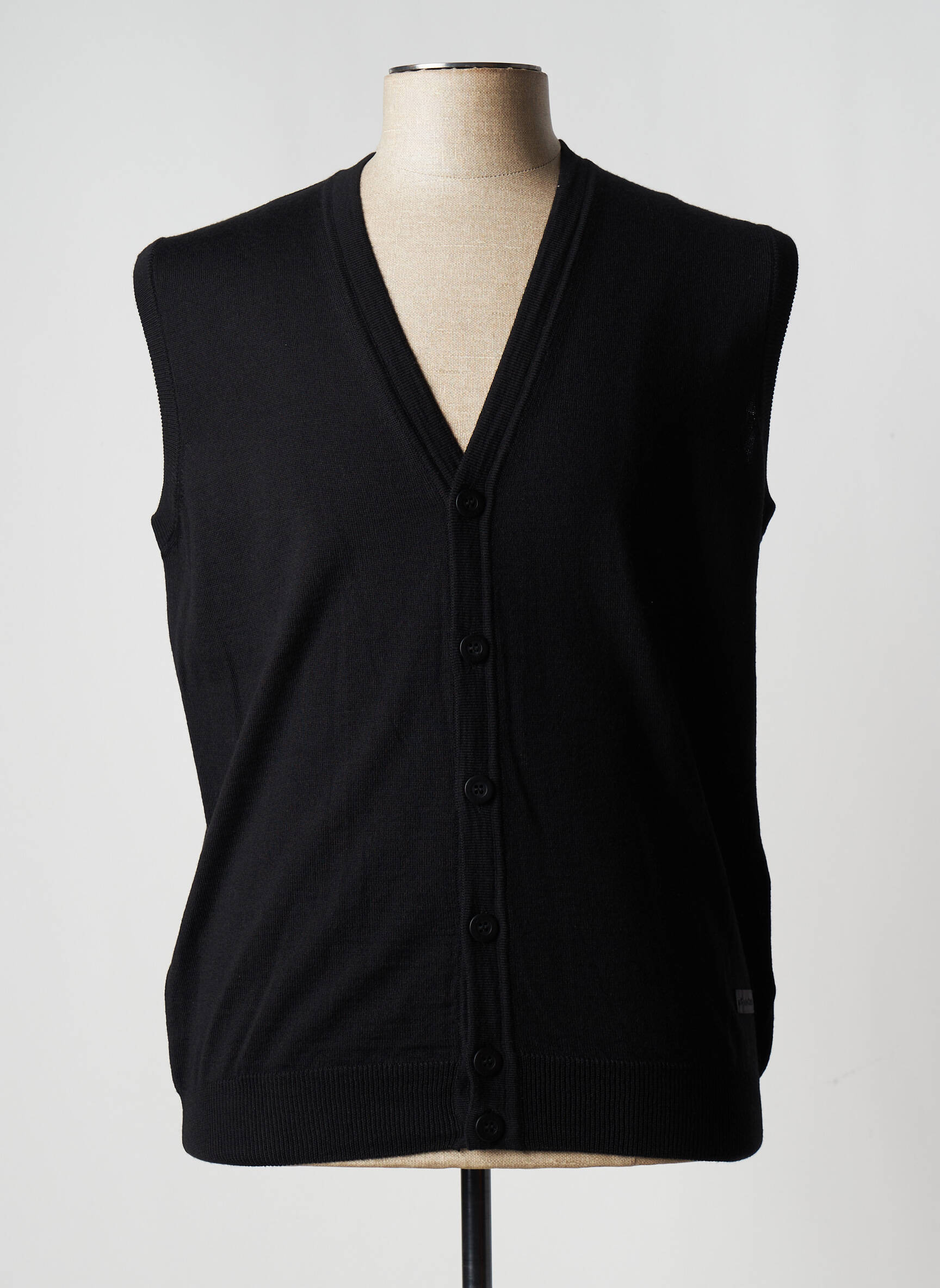 gilet-sans-manche-noir-393cof-1.jpg