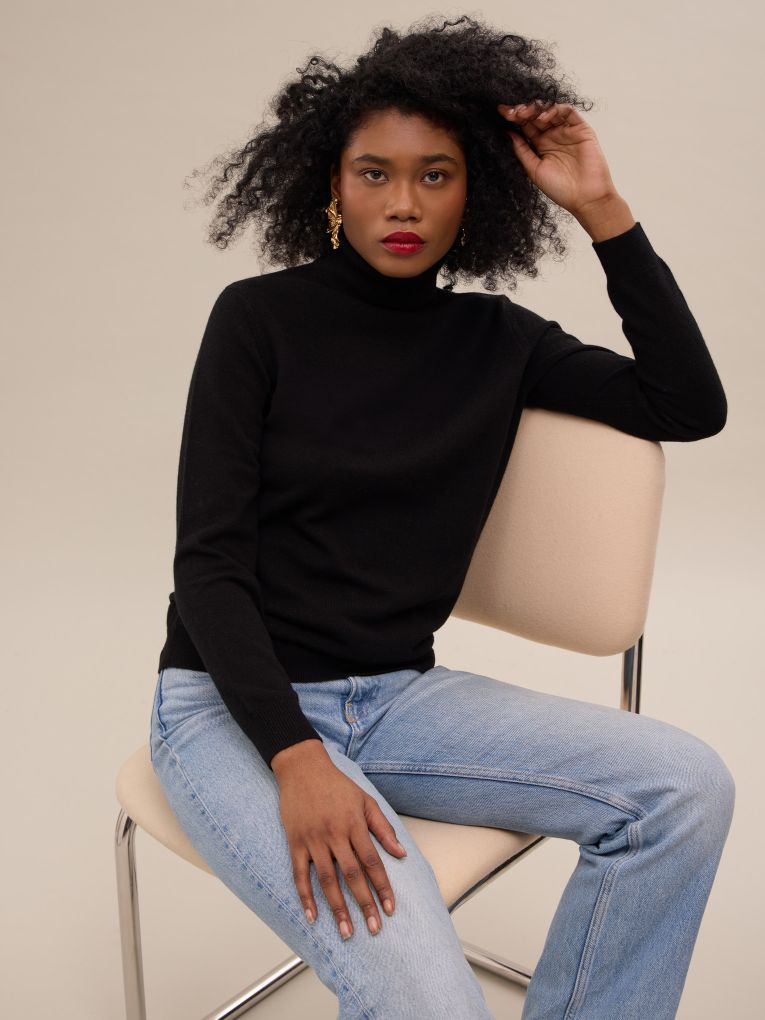 pull-col-roule-noir-063uol.jpg
